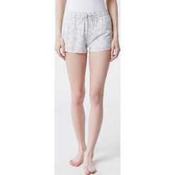 Etam szorty piżamowe MAEKO - SHORT damskie kolor zielony. Zielone piżamy Etam, l, bez wzorów, bez kołnierzyka, bez ramiączek. W wyprzedaży za 66.99 zł.