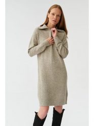 TATUUM Sukienka dzianinowa w kolorze beżowym rozmiar: L. Brązowe sukienki Tatuum, na co dzień, l, bez wzorów, z dzianiny, bez kołnierzyka, bez ramiączek, midi, proste. Za 131.12 zł.