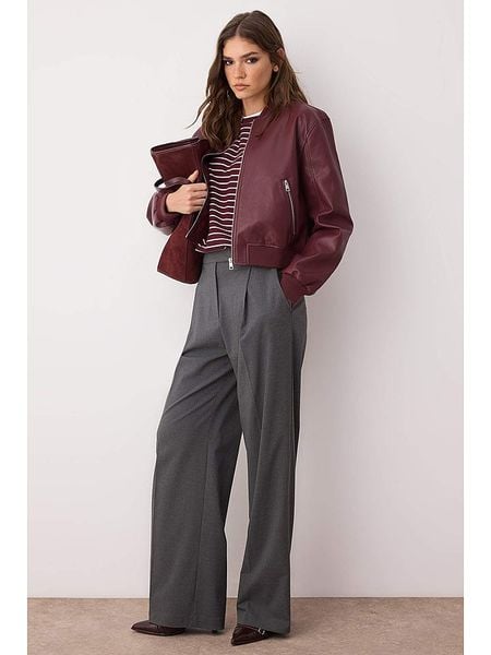 Trendyol Kurtka w kolorze bordowym ze skóry syntetycznej rozmiar: XL. Czerwone kurtki Trendyol, xl, bez wzorów, ze skóry, bez kaptura. Za 122.38 zł.