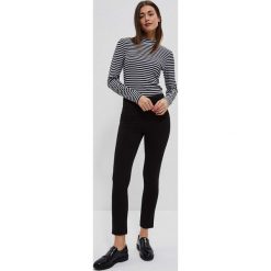 Bluzka w paski. Bluzki MOODO, l, bez wzorów, z elastanu, bez kołnierzyka, bez ramiączek. Za 69.99 zł.