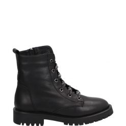 CZARNE BOTKI 1007-01 BLACK. Czarne botki Venezia, bez wzorów, ze skóry, bez obcasa, bez zapięcia. Za 249.00 zł.