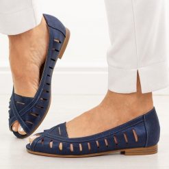 Granatowe ażurowe półbuty damskie Potocki 12392. Niebieskie półbuty wsuwane POTOCKI, na lato, w ażurowe wzory, ze skóry, eleganckie, bez obcasa, na płaskiej podeszwie. Za 169.00 zł.