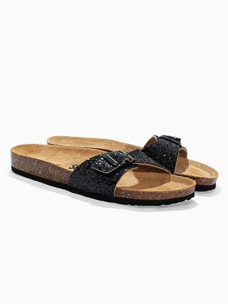 Sunbay Klapki "Jasmin" rozmiar: 37. Czarne klapki Sunbay, bez wzorów, klasyczne, z otwartym noskiem, bez obcasa, bez zapięcia. Za 138.70 zł.