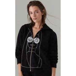 Bluza z kapturem Barbie - Czarny. Bluzy marki Mohito. Za 119.99 zł.