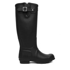 Kalosze Hunter. Czarne kalosze Hunter, bez wzorów, bez zapięcia. Za 279.99 zł.