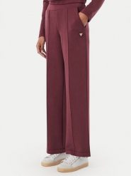 Guess Spodnie dresowe V6YB18 K4315 Bordowy Regular Fit. Czerwone spodnie dresowe Guess, z aplikacjami, z dresówki. Za 394.99 zł.