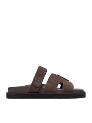 GINO ROSSI Klapki C-CLB-P1927A Brązowy ciemny. Brązowe klapki Gino Rossi, bez wzorów, ze skóry, bez obcasa, bez zapięcia. Za 179.99 zł.