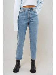 Monki Dżinsy - Regular fit - w kolorze błękitnym rozmiar: W27. Niebieskie jeansy Monki, bez wzorów, klasyczne, z podwyższonym stanem. Za 66.45 zł.