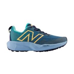 Buty New Balance FuelCell Venym niebieskie. Niebieskie buty do biegania New Balance, bez wzorów, z gumy, bez zapięcia, do biegania. W wyprzedaży za 556.65 zł.
