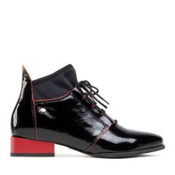 Trzewiki Maciejka. Czarne botki Maciejka, bez wzorów, bez obcasa, na płaskiej podeszwie, bez zapięcia. Za 289.99 zł.