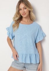 Jasnoniebieska Bluzka o Kroju Oversize z Falbanami Livelle. Niebieskie bluzki Born2be, uniwersalny, bez wzorów, z jeansu, bez kołnierzyka, bez ramiączek. W wyprzedaży za 55.24 zł.