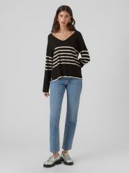 Vero Moda Sweter w kolorze czarnym rozmiar: M. Czarne swetry Vero Moda, m, bez wzorów, z wiskozy, klasyczne, bez ramiączek. Za 57.20 zł.