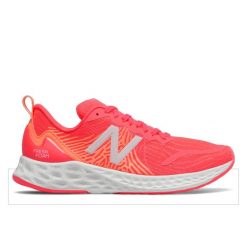 Buty do biegania damskie New Balance WCH996P4. Brązowe buty do biegania New Balance, bez wzorów, z materiału, bez zapięcia, do biegania. Za 459.00 zł.
