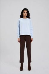 Gładka bluza błękitna. Niebieskie bluzy MOODO, l, bez wzorów, z bawełny, bez ramiączek, bez kaptura. Za 89.99 zł.