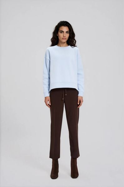 Gładka bluza błękitna. Niebieskie bluzy MOODO, l, bez wzorów, z bawełny, bez ramiączek, bez kaptura. Za 89.99 zł.