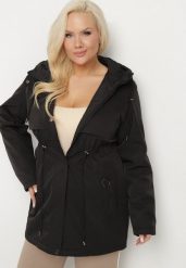 Czarna Kurtka Dwustronna Parka z Kapturem Lannaria. Czarne kurtki Born2be, plus size, bez wzorów, z kapturem. W wyprzedaży za 237.99 zł.