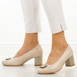 Beżowe skórzane czółenka damskie Potocki 19411. Brązowe czółenka POTOCKI, na jesień, bez wzorów, ze skóry, eleganckie, z okrągłym noskiem, bez obcasa, na słupku, bez zapięcia. Za 219.00 zł.