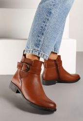 Jasnobrązowe Botki Typu Sztyblety Zdobione Elegancką Klamrą Delarael. Brązowe botki Renee, z aplikacjami, eleganckie, bez obcasa, na obcasie, bez zapięcia. W wyprzedaży za 38.49 zł.
