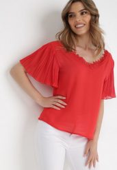Czerwona Bluzka Aedadia. Czerwone bluzki Born2be, s, z aplikacjami, z koronki, eleganckie, bez kołnierzyka, bez ramiączek. Za 79.99 zł.