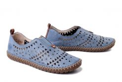 RIEKER M2852-12 blue, półbuty damskie. Niebieskie półbuty wsuwane Rieker, na lato, w ażurowe wzory, z gumy, bez obcasa. Za 329.90 zł.