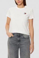 TOMMY JEANS Beżowy damski t-shirt z małym logo. Brązowe t-shirty Tommy Jeans, s, bez wzorów, z jeansu, bez kołnierzyka, bez ramiączek. W wyprzedaży za 109.99 zł.