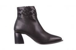 Botki Bayla-195 20K-6811 Black 195005, Czarny, Skóra naturalna. Czarne botki Bayla, bez wzorów, ze skóry, klasyczne, bez obcasa, bez zapięcia. W wyprzedaży za 249.00 zł.
