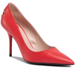 Szpilki LOVE MOSCHINO. Czerwone szpilki Love Moschino, bez wzorów, bez obcasa, na szpilce, bez zapięcia. Za 1,399.00 zł.