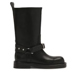 Botki Kazar Studio. Czarne botki Kazar Studio, bez wzorów, bez obcasa, na płaskiej podeszwie, bez zapięcia. Za 1,499.00 zł.