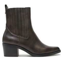 Botki Tamaris. Brązowe botki Tamaris, bez wzorów, bez obcasa, na słupku, bez zapięcia. Za 259.99 zł.