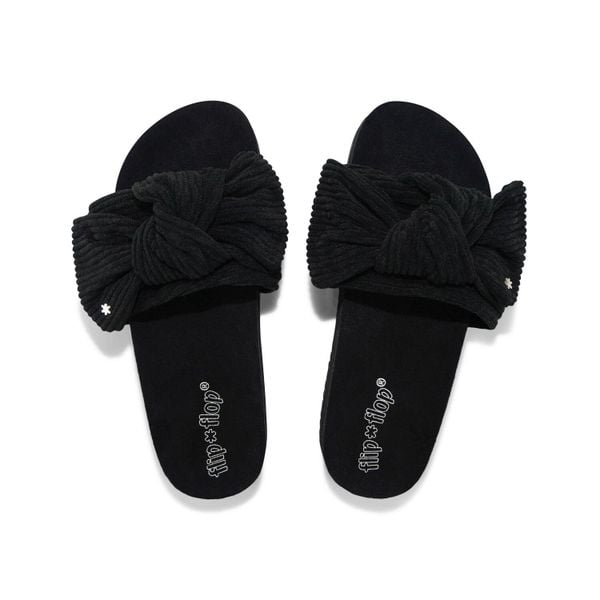 Klapki plażowe damskie Flip Flop Pool Slide. Czarne klapki Flip Flop, bez wzorów, sportowe, bez obcasa, bez zapięcia. W wyprzedaży za 91.00 zł.