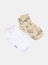 Skarpetki ze wzorem Winnie the Pooh 2 pack - wielobarwny. Skarpetki Sinsay, bez wzorów. Za 12.99 zł.