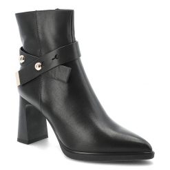 Botki damskie Artiker o eleganckim fasonie z ozdobnymi paskami ze złotymi detalami i stabilnym obcasem typu słupek czarne, 59C1284 Black. Czarne botki Artiker, bez wzorów, z jeansu, biznesowe, bez obcasa, na obcasie, bez zapięcia. Za 329.00 zł.
