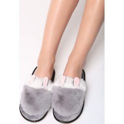 Szare Kapcie Love Place. Kapcie marki Cropp. Za 49.99 zł.