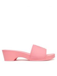 Guess Klapki E5GZ06 BB00F Różowy. Czerwone klapki Guess, z aplikacjami, z tworzywa sztucznego, bez obcasa, bez zapięcia. Za 119.99 zł.