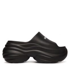 Klapki KARL LAGERFELD. Czarne klapki KARL LAGERFELD, bez wzorów, bez obcasa, bez zapięcia. Za 421.99 zł.