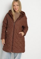 Brązowa Długa Kurtka Dwustronna z Pikowanymi Przeszyciami i Kapturem Olidia. Brązowe kurtki Born2be, l, bez wzorów, z dzianiny, eleganckie. Za 189.99 zł.