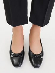 Lasocki Baleriny CEO-RST-ROMI-99 Czarny. Czarne baleriny Lasocki, bez wzorów, ze skóry, bez obcasa, bez zapięcia. Za 179.99 zł.