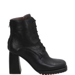 CZARNE BOTKI 2821 MATRIX NERO. Czarne botki Venezia, bez wzorów, ze skóry, bez obcasa, bez zapięcia. Za 399.00 zł.