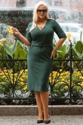 Sukienka elegancka z paskiem ołówkowa SAMANTA butelkowa zieleń. Zielone sukienki KARKO, do pracy, l, bez wzorów, z dzianiny, biznesowe, bez kołnierzyka, plus size, bez ramiączek, midi, dopasowane. Za 269.50 zł.