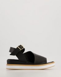 CZARNE SANDAŁY 426649 BLACK. Czarne sandały Venezia, bez wzorów, ze skóry, bez obcasa, bez zapięcia. Za 239.00 zł.