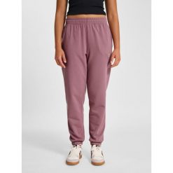 Damskie spodnie dresowe Hummel Pulse. Fioletowe spodnie dresowe Hummel, bez wzorów, z dresówki. Za 170.00 zł.