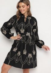 Czarna Sukienka z Bawełny Ozdobiona Haftem w Palmy Zeliova. Czarne sukienki Born2be, na co dzień, m, bez wzorów, z bawełny, eleganckie, bez kołnierzyka, bez ramiączek, mini, proste. W wyprzedaży za 161.49 zł.
