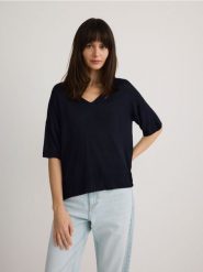 Sweter z wiskozą - granatowy. Niebieskie swetry Reserved, l, bez wzorów, z dzianiny, bez ramiączek. W wyprzedaży za 49.99 zł.