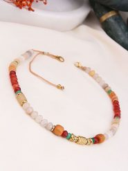 Charlize Pozłacany naszyjnik z kamieniami ozdobnymi i agatami - dł. 45 cm rozmiar: onesize. Czerwone naszyjniki Charlize, z materiału, z agatem, pozłacane. Za 122.09 zł.