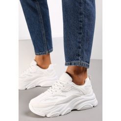 Białe Sneakersy Linde. Białe buty sportowe lifestyle Renee, z aplikacjami, z jeansu, sportowe, z okrągłym noskiem, przed kostkę, bez zapięcia. W wyprzedaży za 97.49 zł.