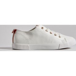 Buty sportowe ze skóry ekologicznej - Biały. Białe buty treningowe Mohito, bez wzorów, ze skóry ekologicznej, bez zapięcia. Za 89.99 zł.