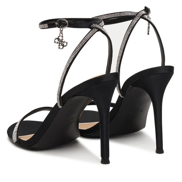 Sandały Guess. Czarne sandały Guess, z aplikacjami, bez obcasa, na szpilce, bez zapięcia. Za 559.99 zł.