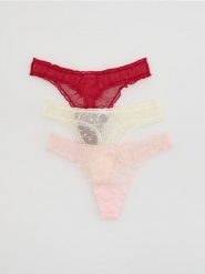 Siateczkowe majtki stringi 3 pack - czerwony. Czerwone stringi Reserved, bez wzorów. Za 59.99 zł.