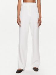 YAS Spodnie materiałowe Izzie 26032131 Biały Regular Fit. Białe spodnie materiałowe YAS, bez wzorów, z materiału. Za 199.99 zł.