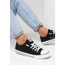 Czarne Trampki Maeraia. Czarne trampki Born2be, z aplikacjami, z gumy, eleganckie, przed kostkę, bez zapięcia. W wyprzedaży za 51.99 zł.